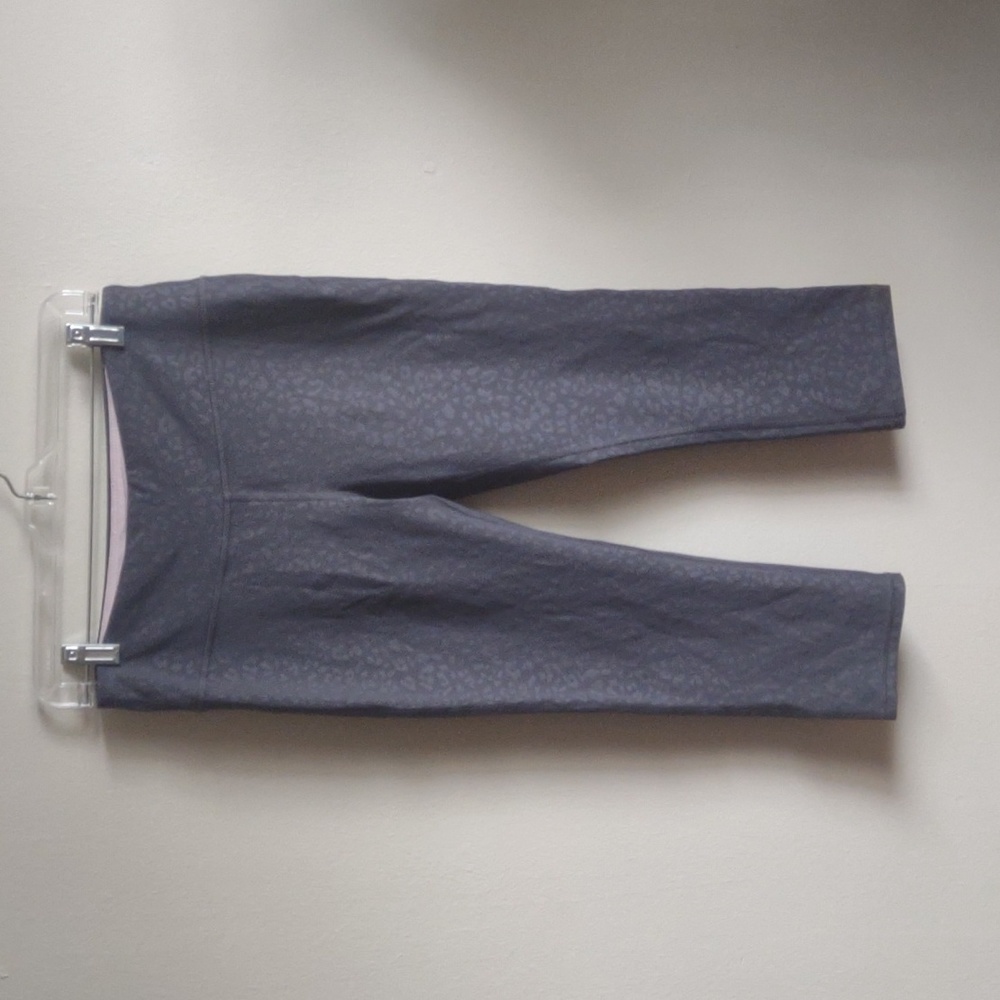 Marika athletic‎ capris Grey w/subtle grey animal print Size 12-14